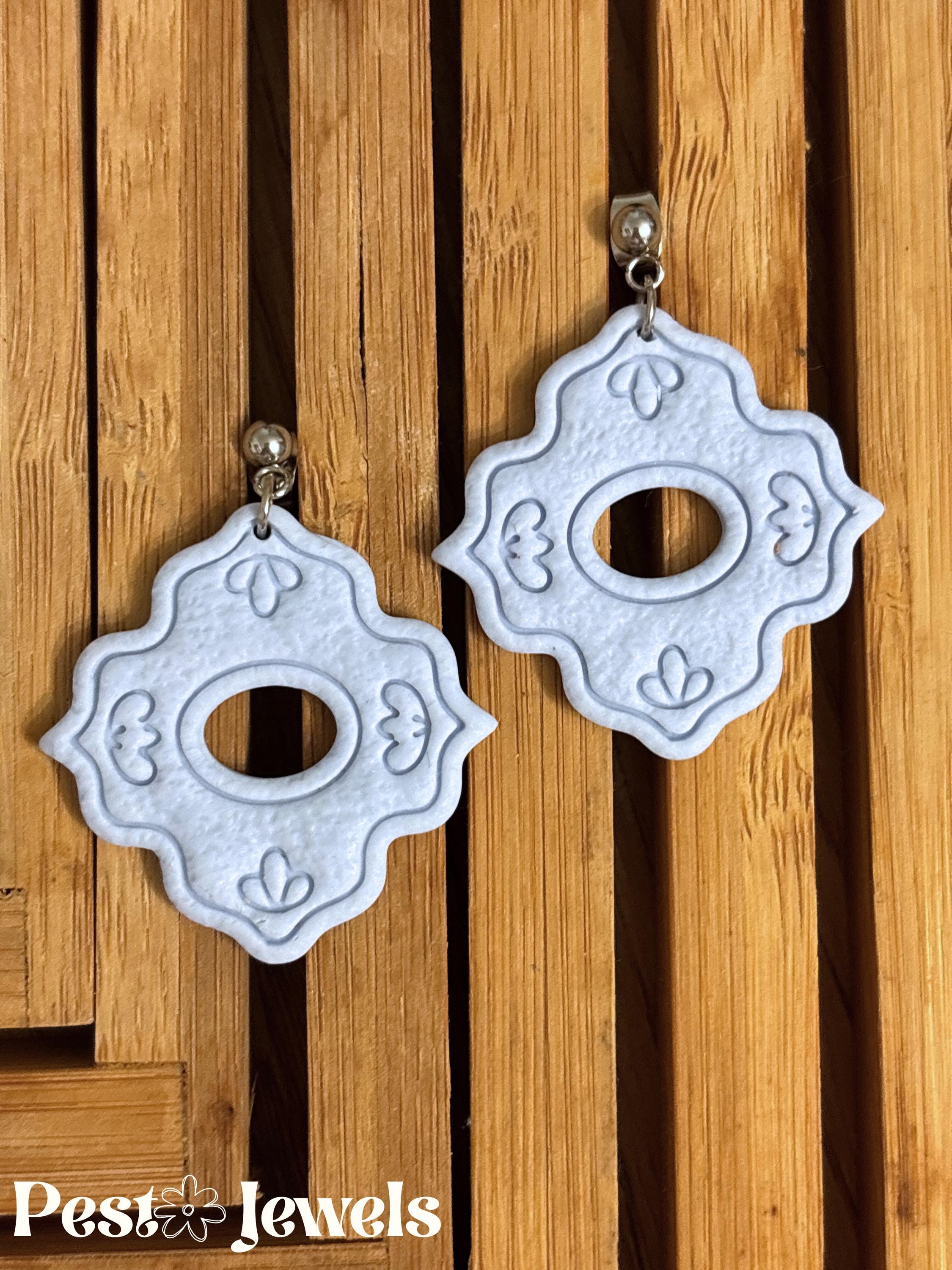 Montana - Boucle d'oreilles forme médaillon baroque