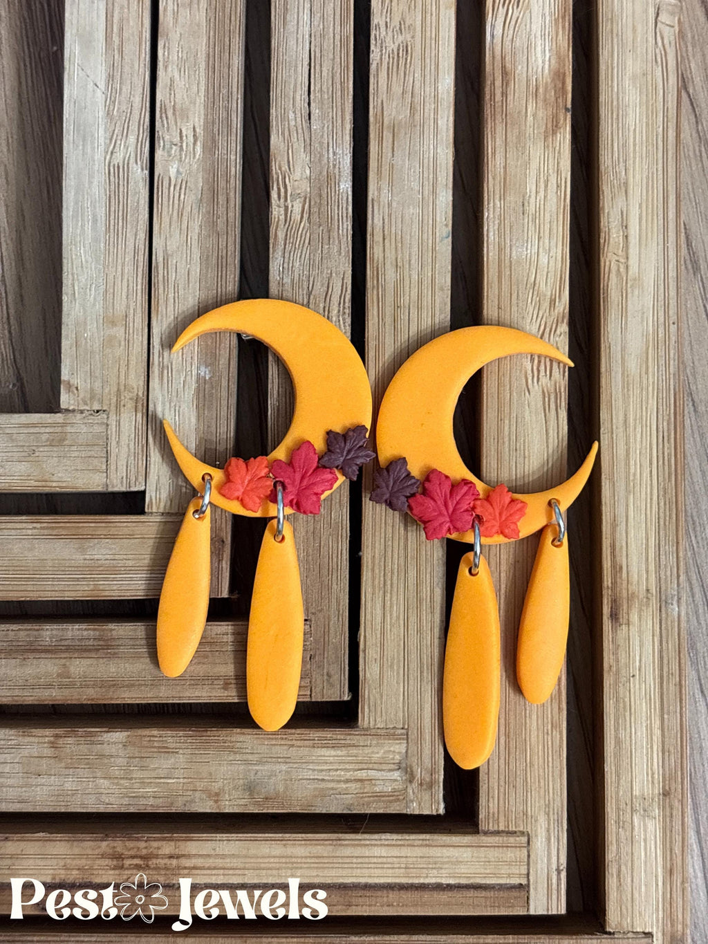 Lunara - Boucles d’oreilles lune détails feuilles ou chauve-souris