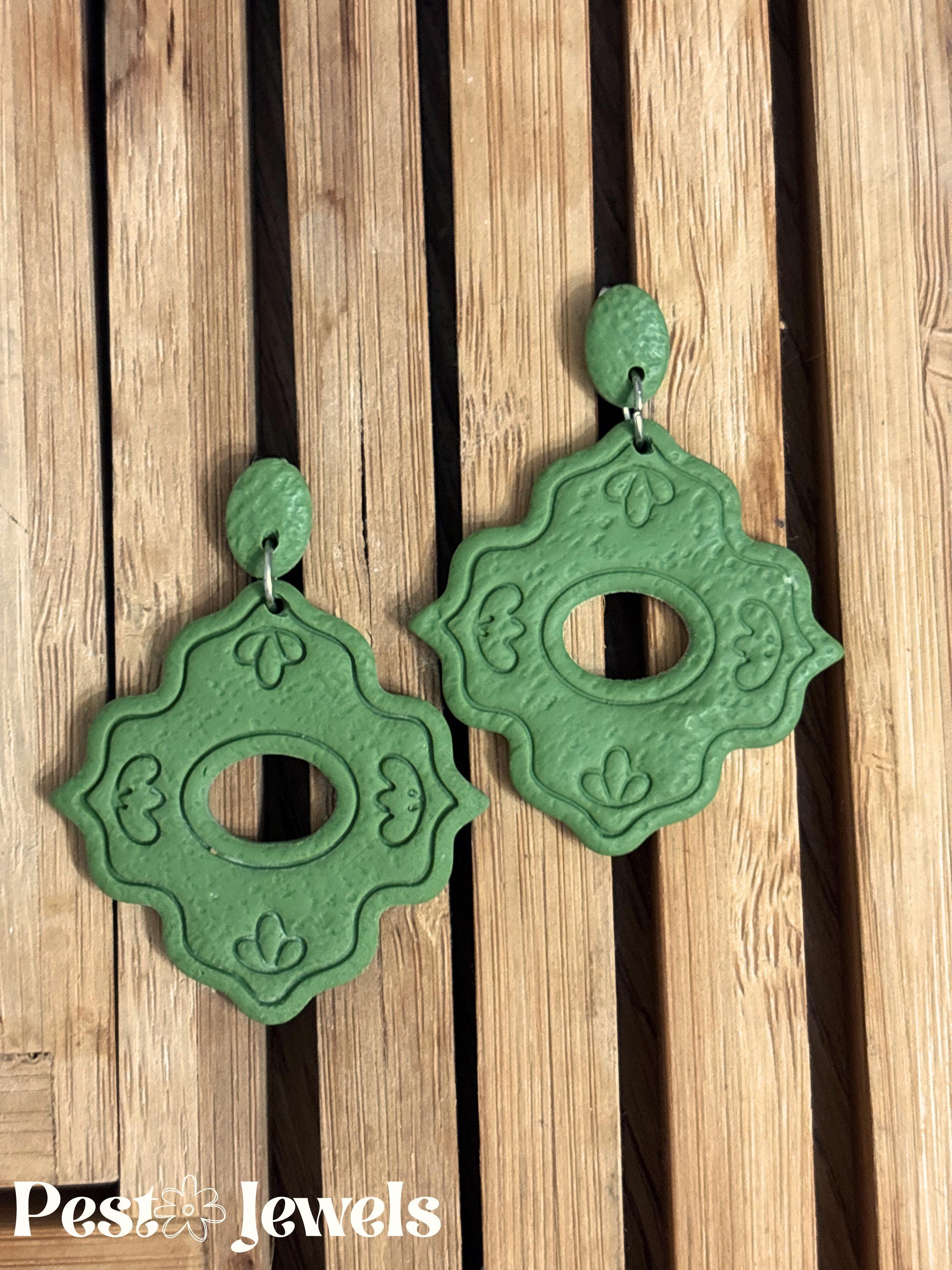 Montana - Boucle d'oreilles forme médaillon baroque