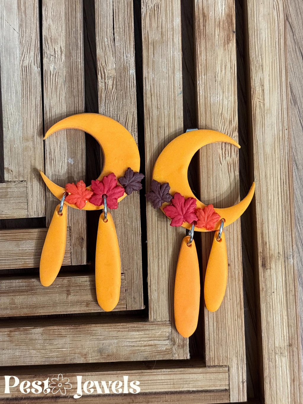 Lunara - Boucles d’oreilles lune détails feuilles ou chauve-souris