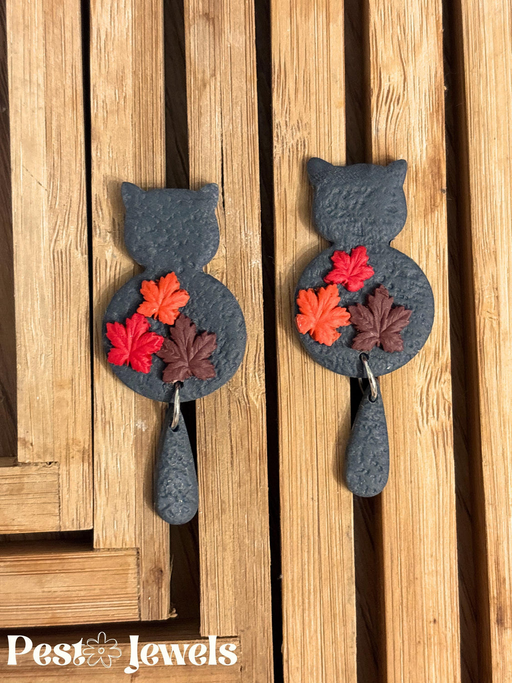 Maple - Boucles d’oreilles chat avec feuilles - Queue mobile